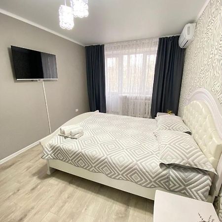 Вип 1Комн Айтиева 70 Uralsk Exterior photo