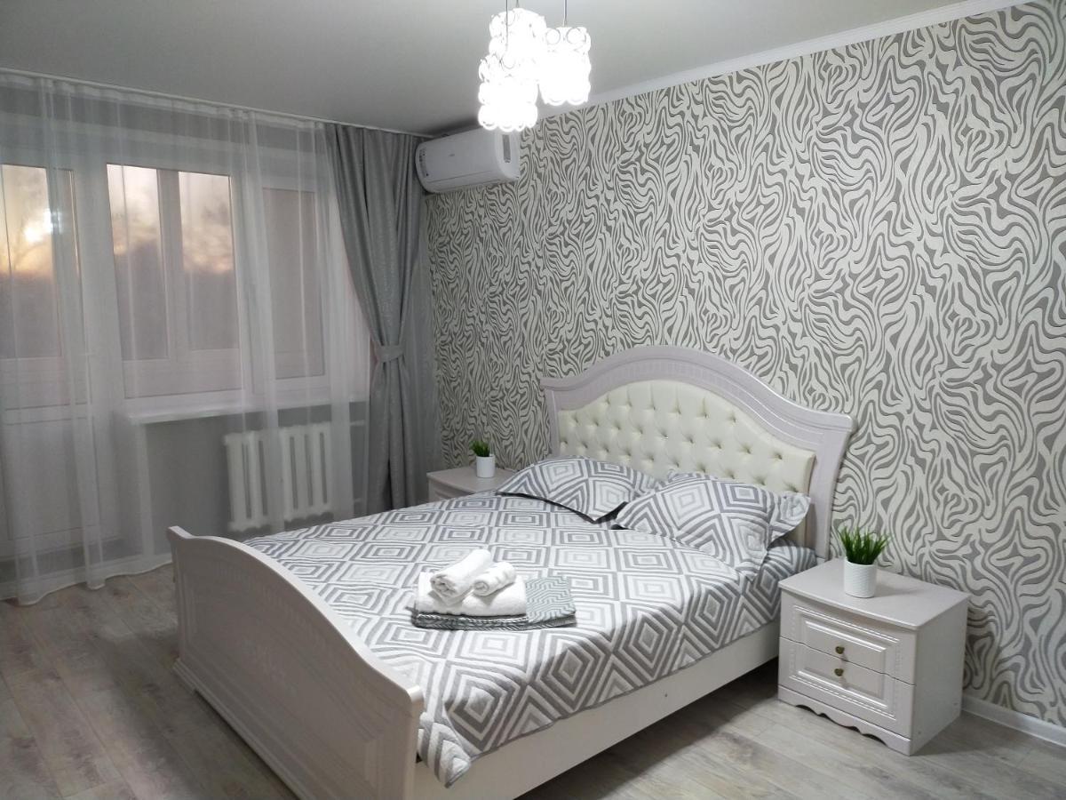 Вип 1Комн Айтиева 70 Uralsk Exterior photo